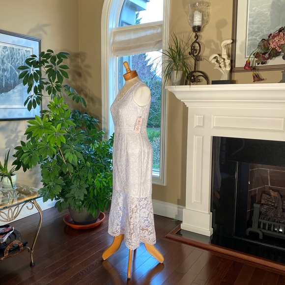 NWT - Nanette Lepore V-Neck Sleeveless Lace Dress - Picture 6 of 16